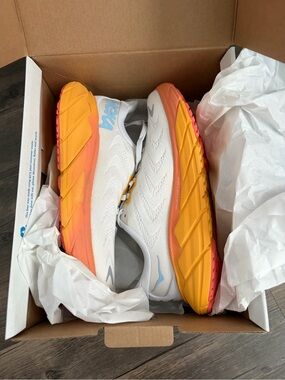 Hoka Arahi Women’s Size 7